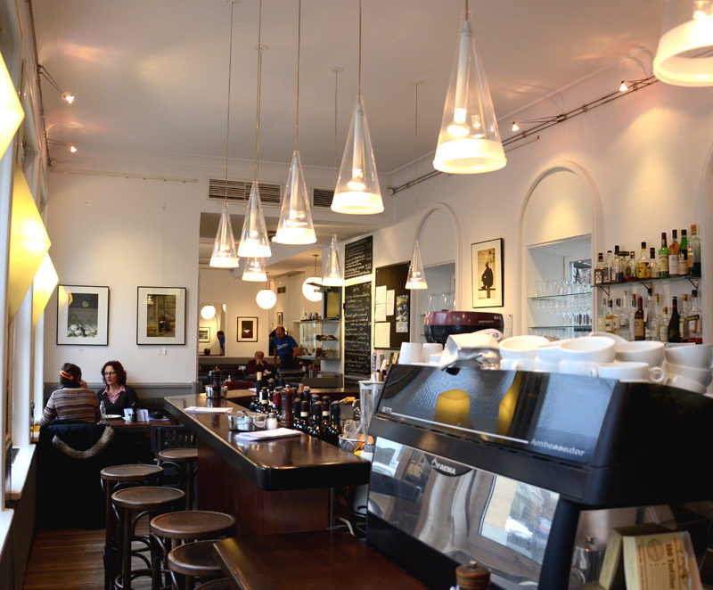 Interior del Café Ruffini desde la barra